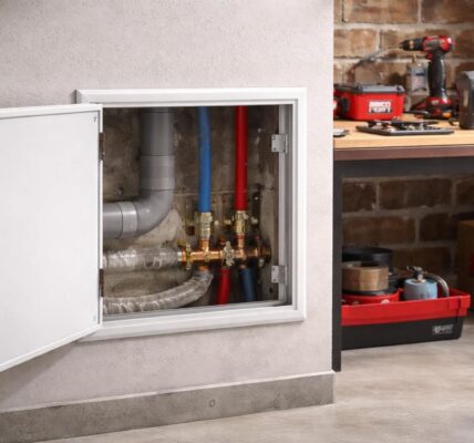 découvrez l'utilité et la pose d'une trappe de visite disponible chez brico dépôt pour faciliter l'accès aux espaces techniques de votre habitation.